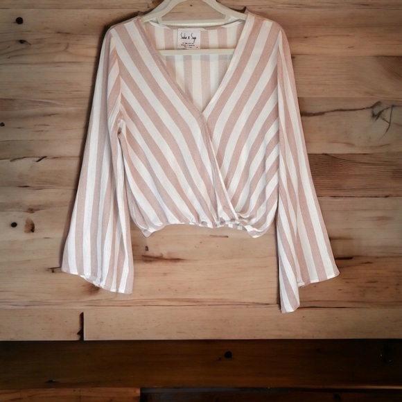 SADIE & SAGE V-Neck Crossover Bell Sleeve Top, Blush & White - Medium - Picture 2 of 9